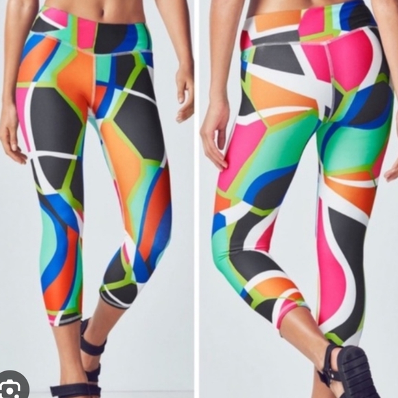 Fabletics popsicle print salar powerhold Capri leggings - Picture 2 of 5